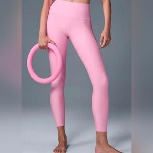 Alo Yoga High-Waist Airlift Leggings – Candy Heart Pink – Size M – NWT